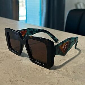 PRADA PR 23YSF Tortoise And Brown Lensed Rectangular Sunglasses